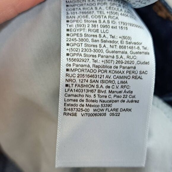 Old Navy Women's High-Waisted Wow Flare Jeans in Dark Wash size 12 - Picture 8 of 8